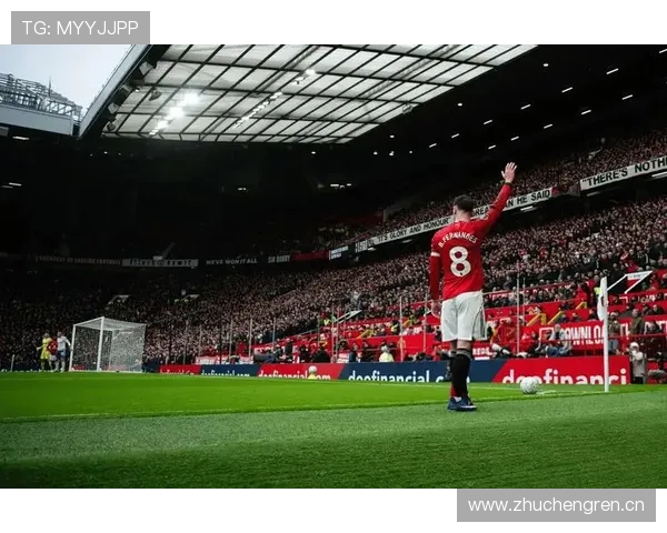 曼联进攻组织混乱问题持续发酵,对球队近期战绩造成直接影响 曼联进攻组织混乱问题持续发酵,对球队近期战绩造成直接影响