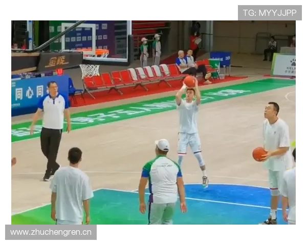 肖若腾赛前啃鸡腿的样子，像极了我熬夜追剧的嘴