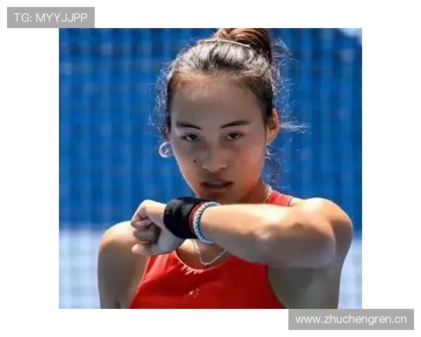 郑钦文训练间偶尔放飞自我，这状态也太不像运动员了吧？